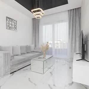 Elegant With Balcony & Parking By Renters Apartament
